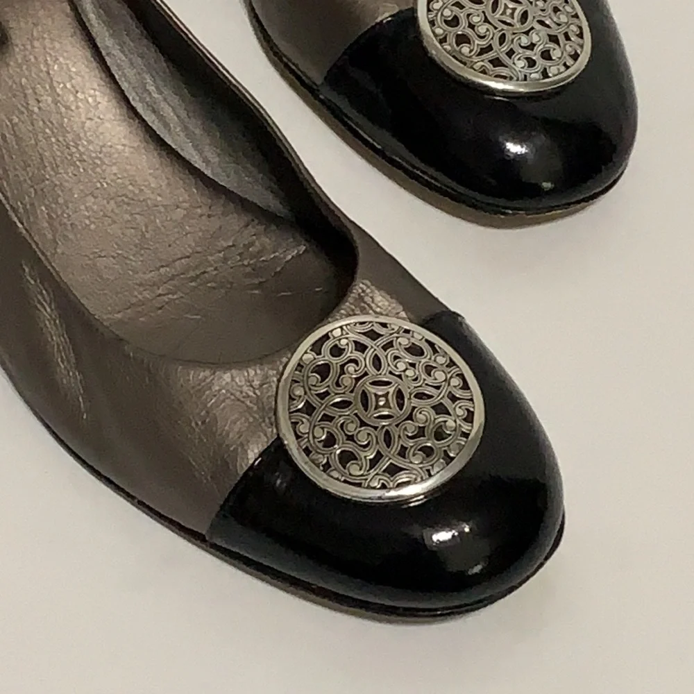 Brighton Marci Medallion Leather Low Heel Pumps 8.5 Narrow